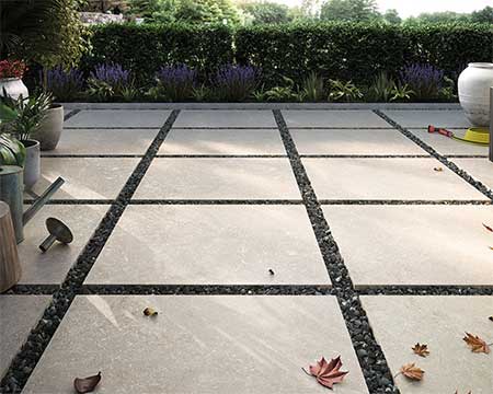 Keramische terrastegels in verschillende formaten. Tegels voor het terras, het tuinpad of natuursteen tegels voor de oprit. Bij Top Tegel 04 in Geluveld, Ieper, West Vlaanderen verkopen wij ook kleiklinkers.