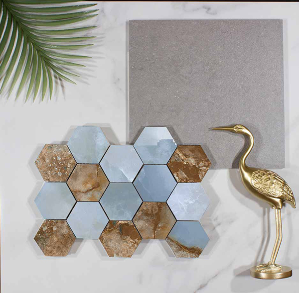 Hexagon mozaiek tegels in marmerlook blauw en goud te koop bij Top Tegel 04 in West Vlaanderen