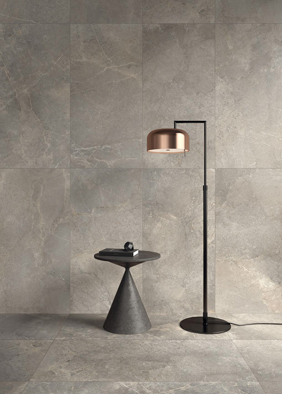 Tegels in donker grijze marmerlook.