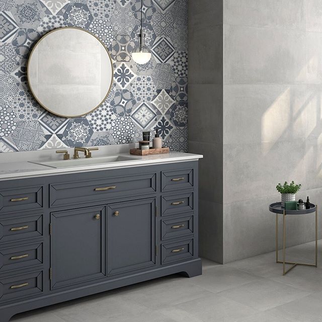 Hexagon tegels met een patroon in de badkamer