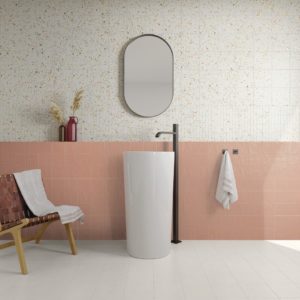 Kleine keramische terrazzo tegels in formaat 20x20cm.