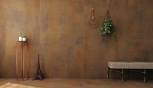 Grote tegels in corten copper look.