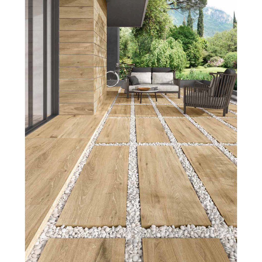 Houtlook terrastegels in natuurlijk eik kleur.