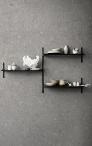 Grote grijze keuken tegels in ceppo look.