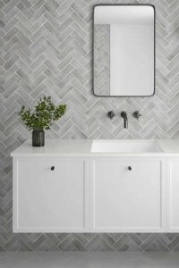 In onze tegeloutlet vind je goedkope kleine wandtegels zoals deze keramische bejmat zelliges 5x15cm.